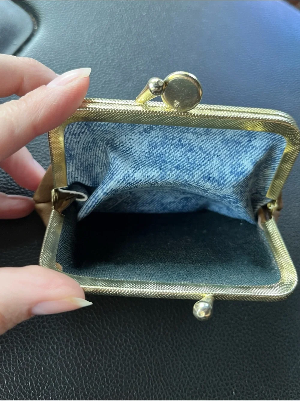 Vintage Classic Tan Leather Kiss-Lock Coin Purse